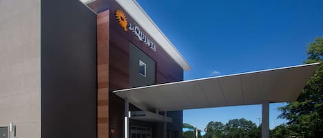 المنشأة من الخارج