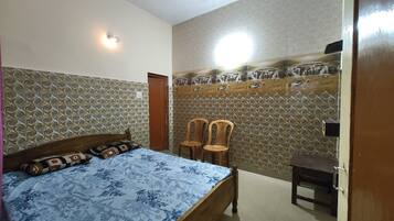 Deluxe Double Room | Egyptian cotton sheets, premium bedding, down duvets, memory-foam beds