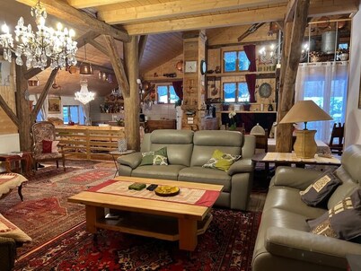 Savoyard farm renovated, authentic and warm. 150m2, cathedral ceilings