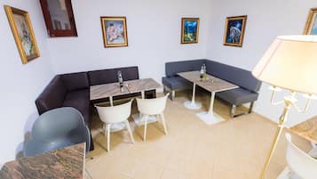 Tägliches inbegriffenes Frühstücksbuffet