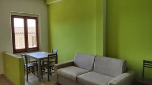 TV - Apartment "Sa Dommu 'e su choro" apartment for 4  (Triei)