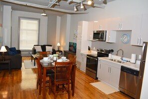 City Apartment | In-room dining - Classic Meets Modern Furnished Apartment (Chattanooga)