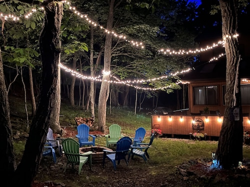 4 Season Fun Filled Mountain Retreat in Saw Creek Estates with Tons of Amenities