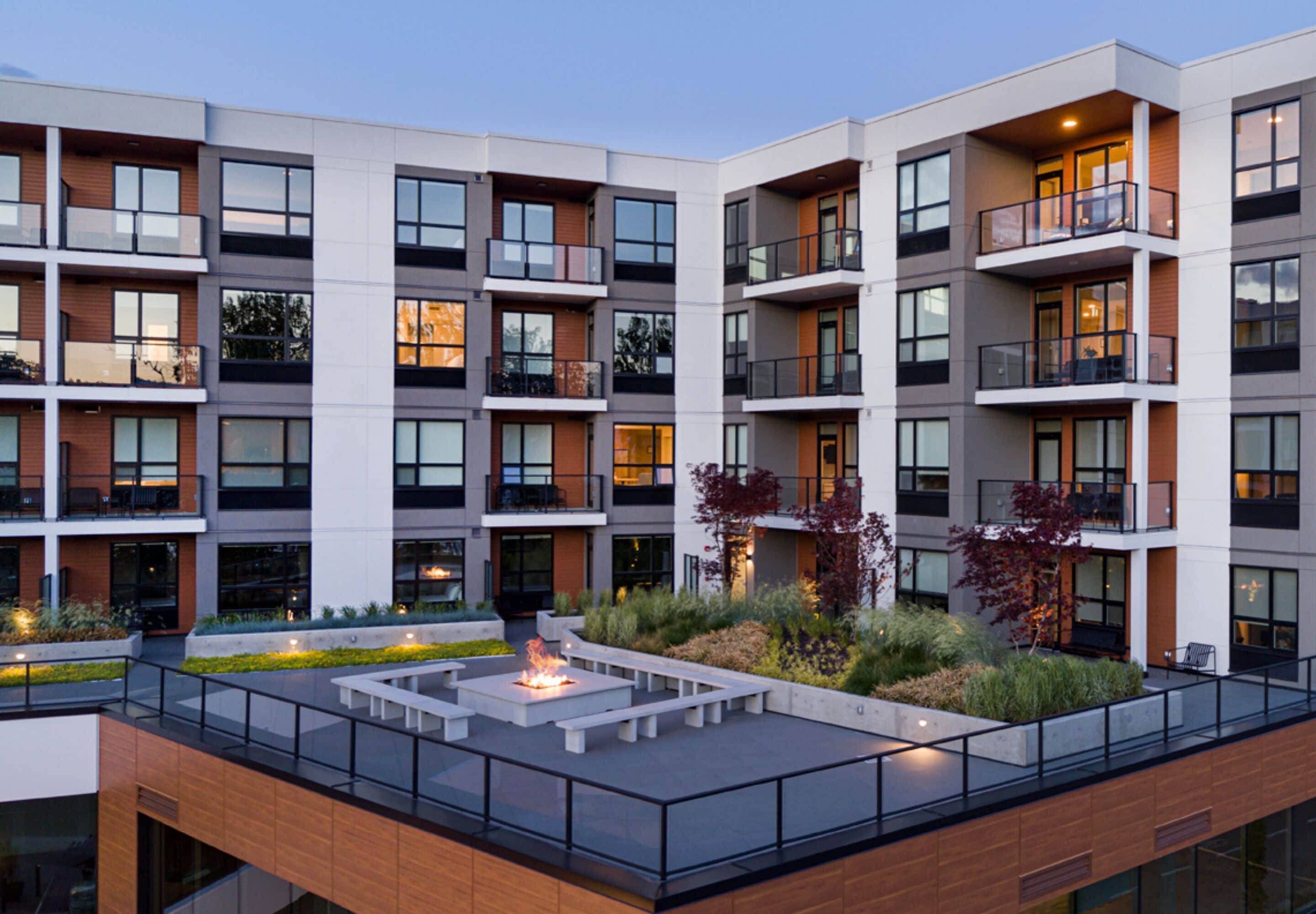 Mặt tiền nơi lưu trú - ban đêm