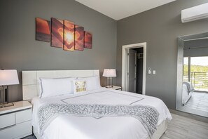 3 chambres, coffres-forts dans les chambres, fer et planche Ă repasser