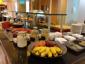 Free daily buffet breakfast - Samba Macaé (Macaé)