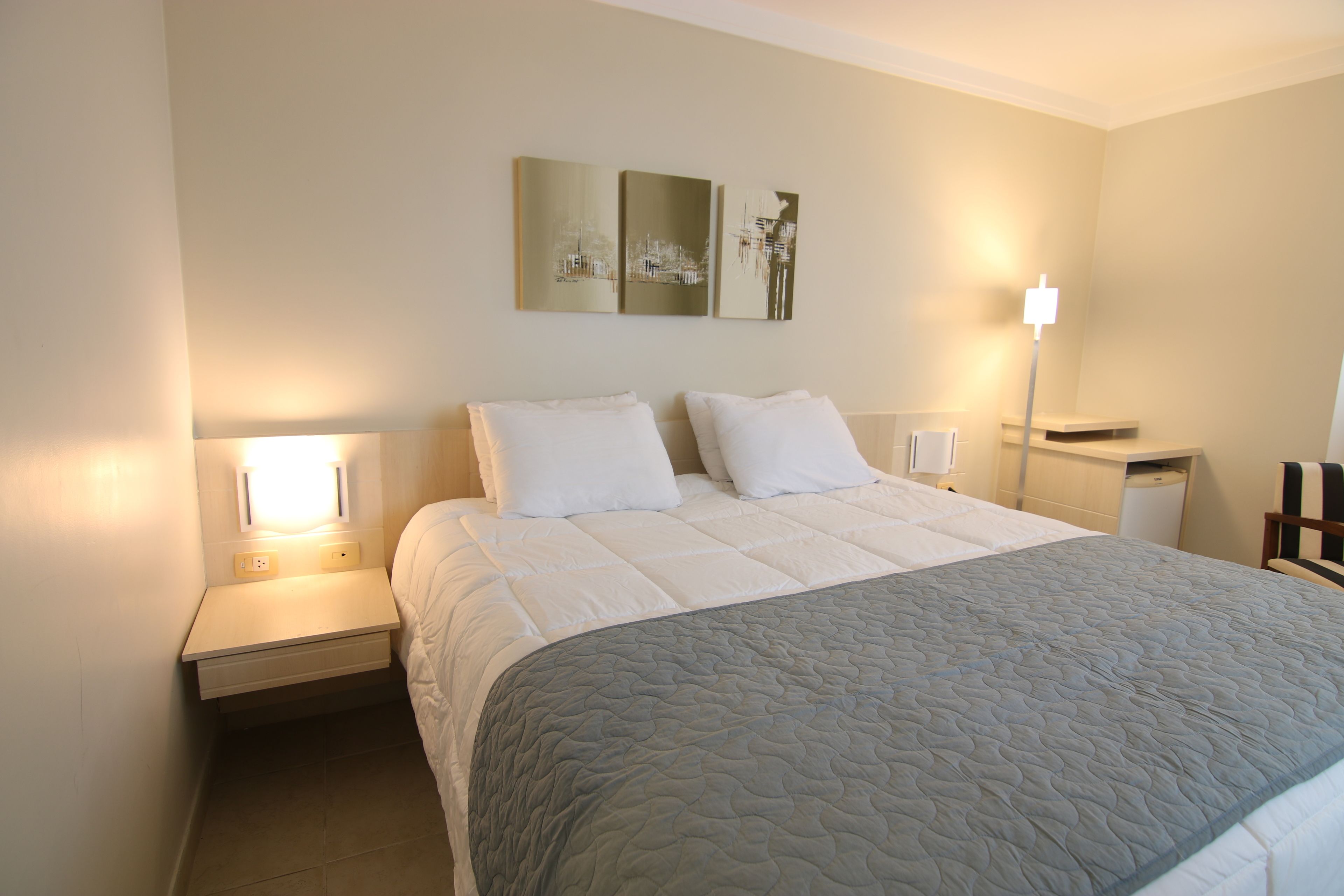 Standard Casal | Frigobar, cofres nos quartos, Wi-Fi de cortesia, roupa de cama