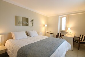 ميني بار وخزنة داخل الغرفة وواي فاي مجانًا وملاءات أسرّة