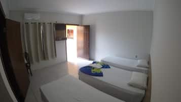 Frigobar, escrivaninha, Wi-Fi de cortesia, roupa de cama