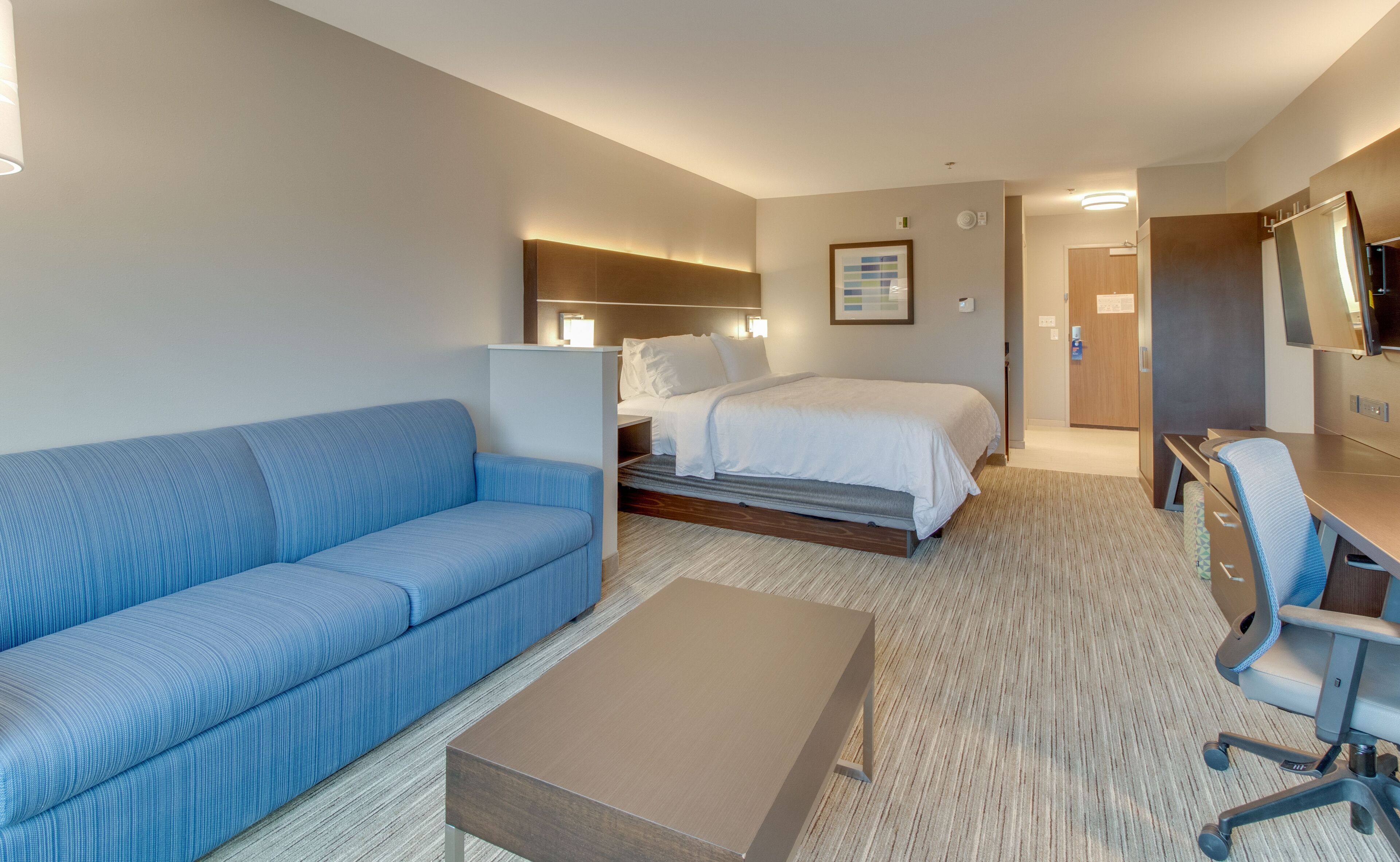 suite, 1 king bed | in-room safe, individually decorated, individually furnished, desk