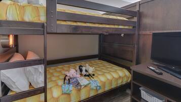 Sviitti, useita sänkyjä | Tallelokero huoneessa, yksilöllisesti sisustettu