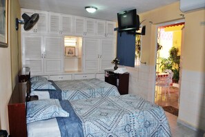 Een kluis op de kamer, individueel gedecoreerd, individueel gemeubileerd