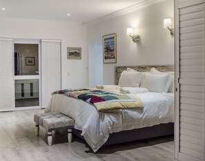 3 Way View (3) | Individuell dekoriert, individuell eingerichtet, Schreibtisch