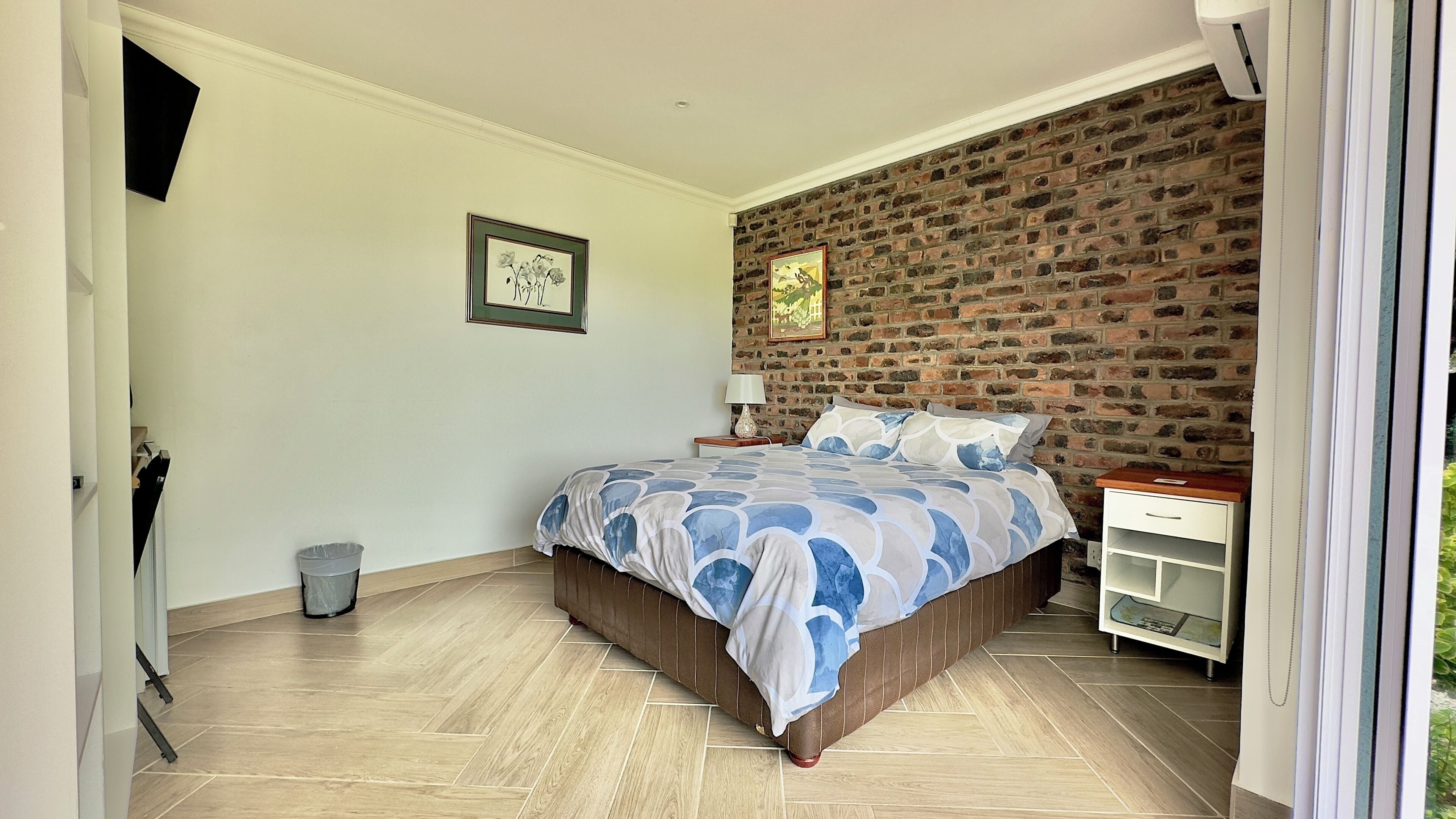 Economy Double Room | Individually decorated, individually furnished, desk, laptop workspace