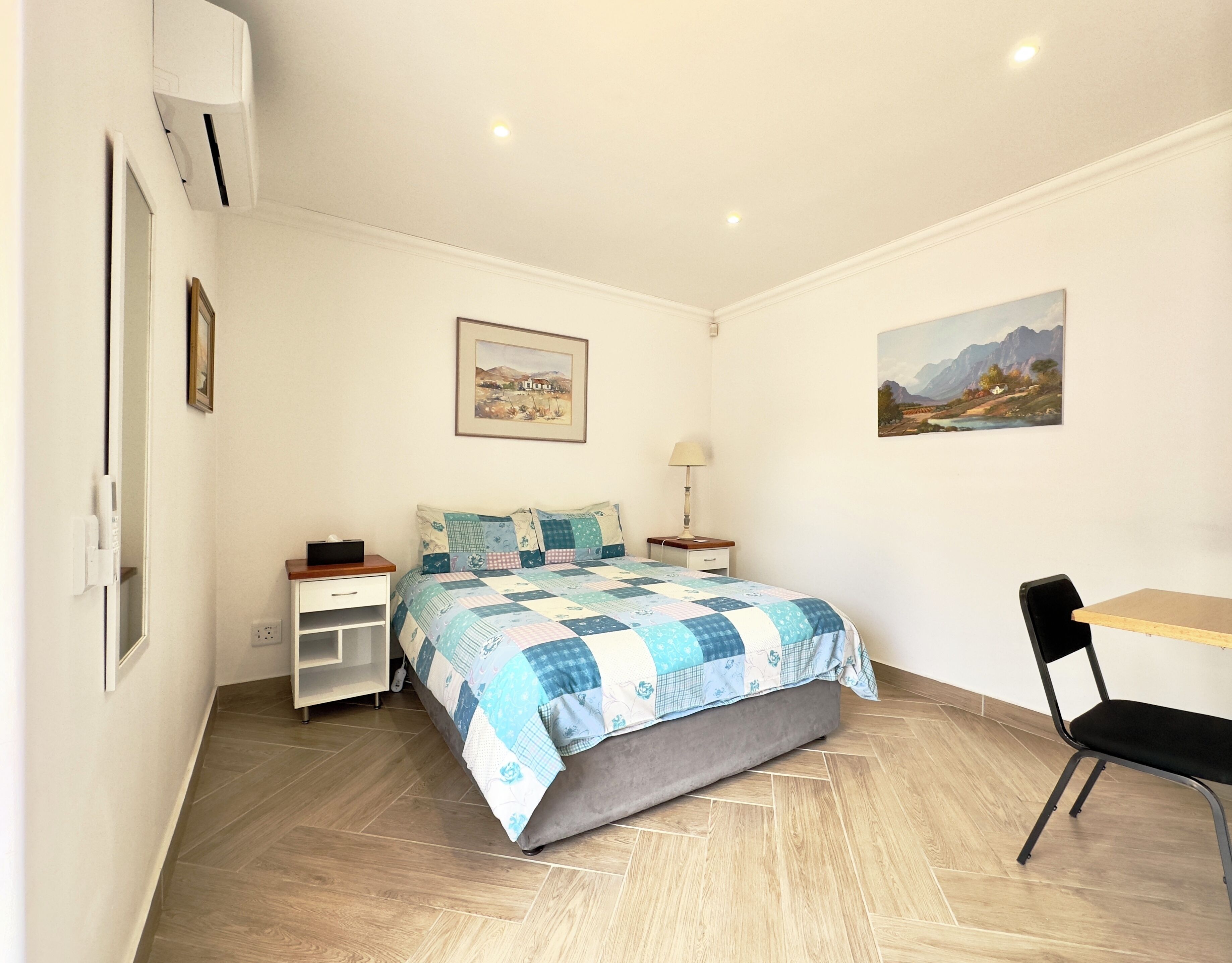 Economy Double Room | Individually decorated, individually furnished, desk, laptop workspace