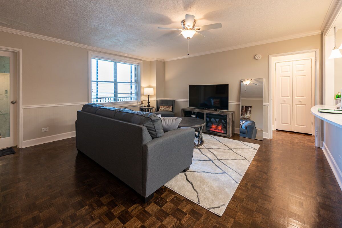 Smart TV, fireplace