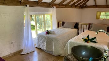 Avocado Cottage | Coffres-forts dans les chambres, décoration personnalisée