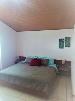 Family House, 3 Bedrooms, Non Smoking | Down comforters, individually decorated, individually furnished - Villa Morella (Monteverde)