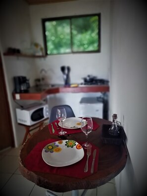 Comfort House, 2 Bedrooms, Non Smoking, Terrace | In-room dining - Villa Morella (Monteverde)