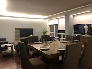 Design-Apartment | Wohnbereich | 42-Zoll-Plasmafernseher mit Kabelempfang, Fernseher