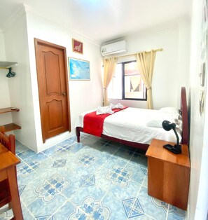 Free WiFi, bed sheets - Hostal Insular (Puerto Villamil)