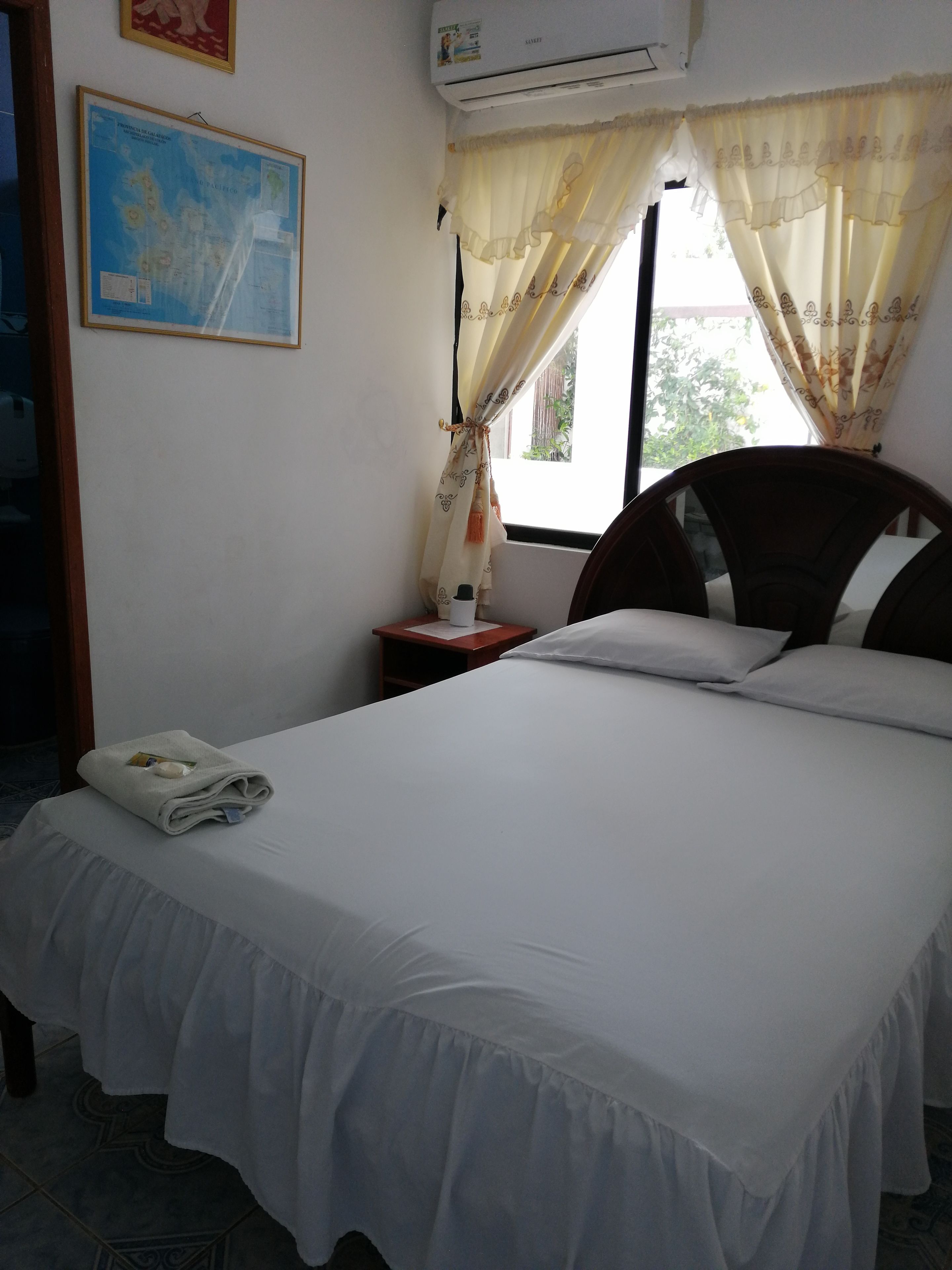 Quarto solteiro básico | Wi-Fi de cortesia, roupa de cama