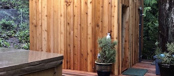 Forest Sweet Retreat; Hot Tub & Sauna, Dog Friendly, 12.5 Kw/hr EV Charger