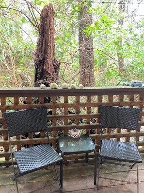 Property grounds - Forest Sweet Retreat; Hot Tub & Sauna, Dog Friendly, 12.5 Kw/hr EV Charger (Ucluelet)