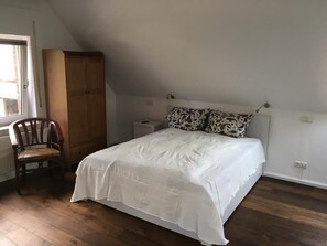 1 dormitorio, tabla de planchar con plancha, wifi gratis y ropa de cama