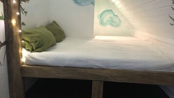 1 slaapkamer, een strijkplank/strijkijzer, gratis wifi, beddengoed