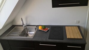 Kaffetrakter/tekoker, kjøleskap, mikrobølgeovn og ovn
