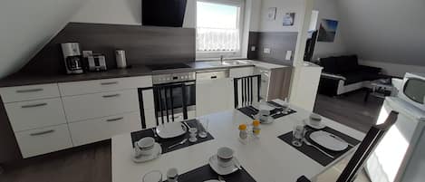 Réfrigérateur, micro-ondes, four, lave-vaisselle