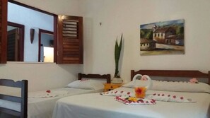 Chambre Triple | Fer et planche à repasser, Wi-Fi gratuit, draps fournis