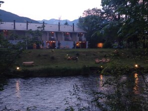 Exterior - Moon River Suites 1 - on River, Private Hot Tub, No Flood Impact (North Bend)