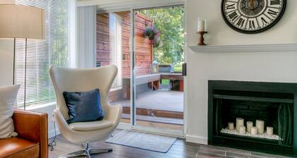 Moon River Suites 1 - on River, Private Hot Tub, No Flood Impact