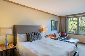 Desk, free WiFi, bed sheets, wheelchair access - 5-STAR Cozy Studio Getaway with Spa, Ski, Golf, Trails, & More! (Cle Elum)