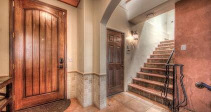 Steps to Downtown Shopping~Views~Pike's Peak Villa~ Perfect Location