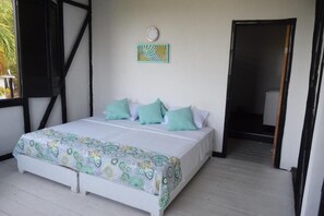 ミニバー、可動式ベッド、WiFi (無料)、ベッドシーツ