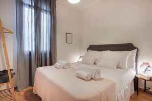 3 bedrooms, desk, iron/ironing board, free WiFi