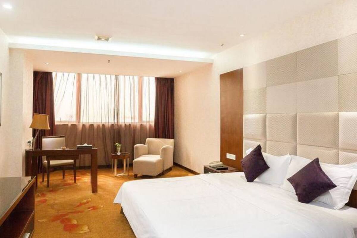 Superior Double Room | Desk, blackout drapes, free WiFi, bed sheets