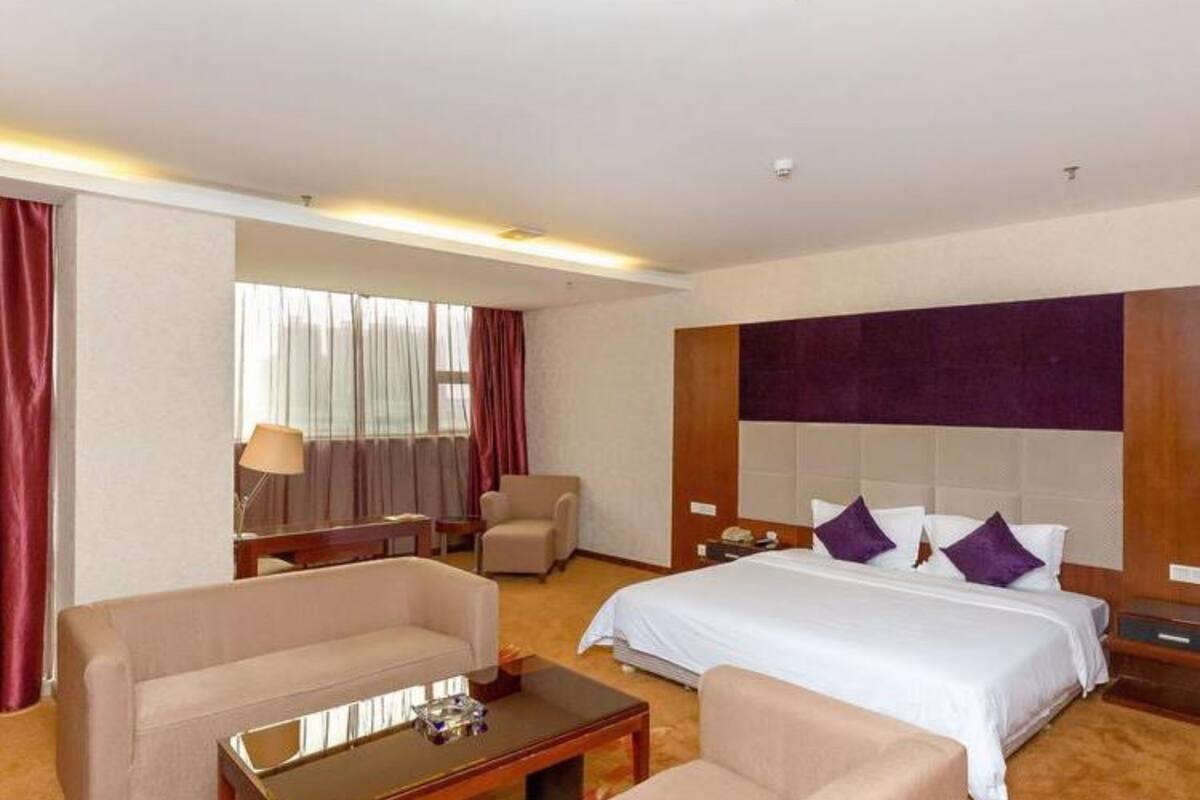 Executive Double Room | Desk, blackout drapes, free WiFi, bed sheets