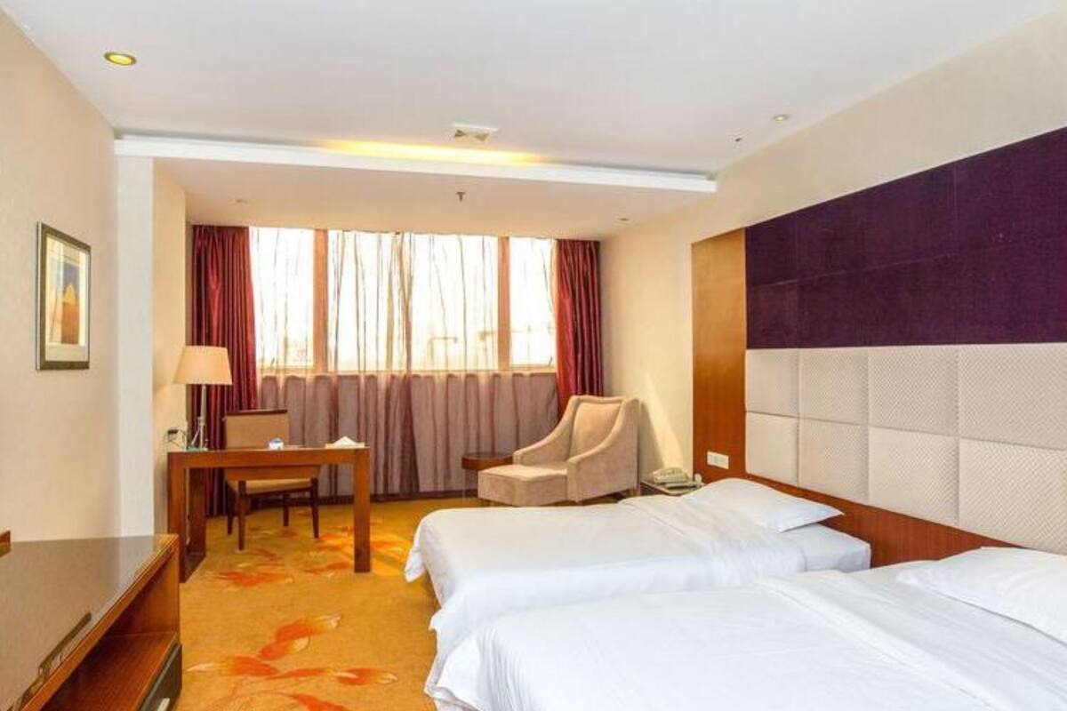 Deluxe Twin Room | Desk, blackout drapes, free WiFi, bed sheets