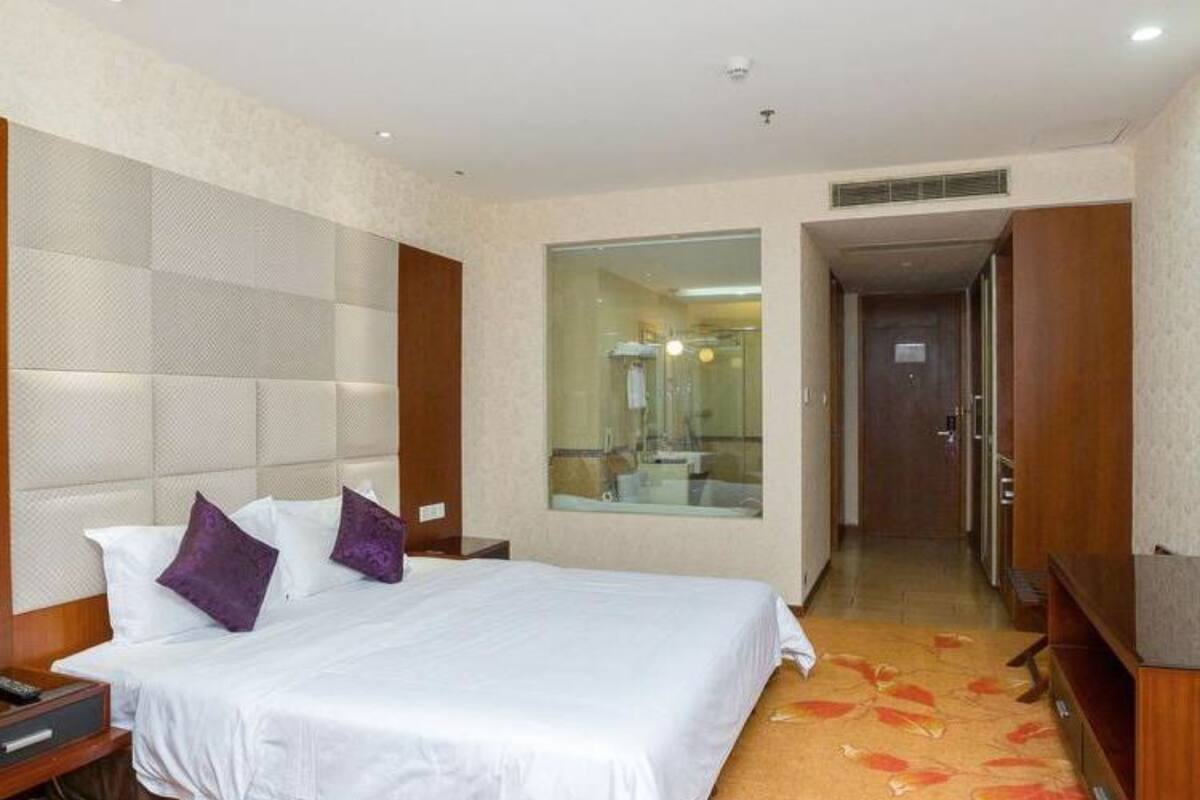 Deluxe Double Room | Desk, blackout drapes, free WiFi, bed sheets