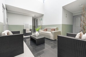 Smart TV 32 pollici con canali via cavo, TV