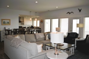 House, 5 Bedrooms | Living area