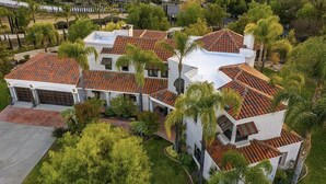 Unclassified image, 5 of 5, button - Chateau de Rossi (Temecula)