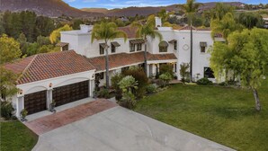 Unclassified image, 2 of 5, button - Chateau de Rossi (Temecula)