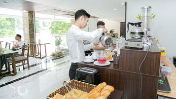 Se sirven desayunos y cocina local e internacional