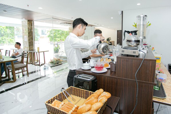 Sarapan dihidangkan