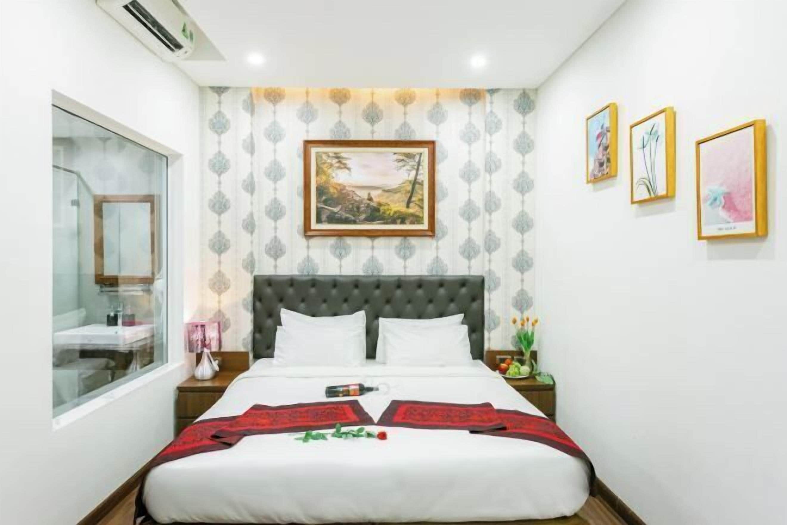 Egyptian cotton sheets, premium bedding, down duvets, pillow-top beds